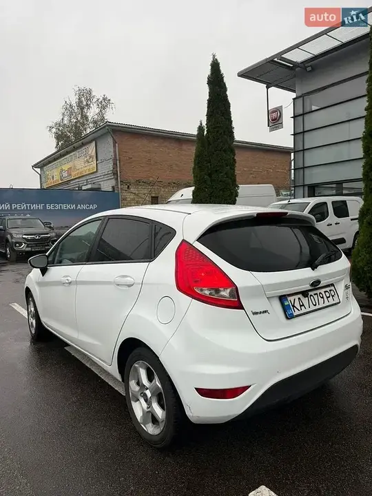Ford Fiesta 2011 photo 5