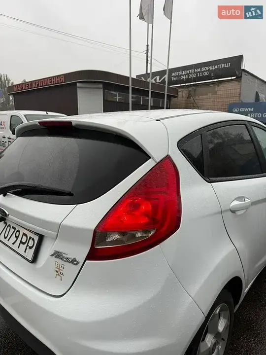 Ford Fiesta 2011 photo 4