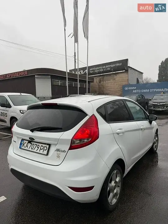 Ford Fiesta 2011 photo 3