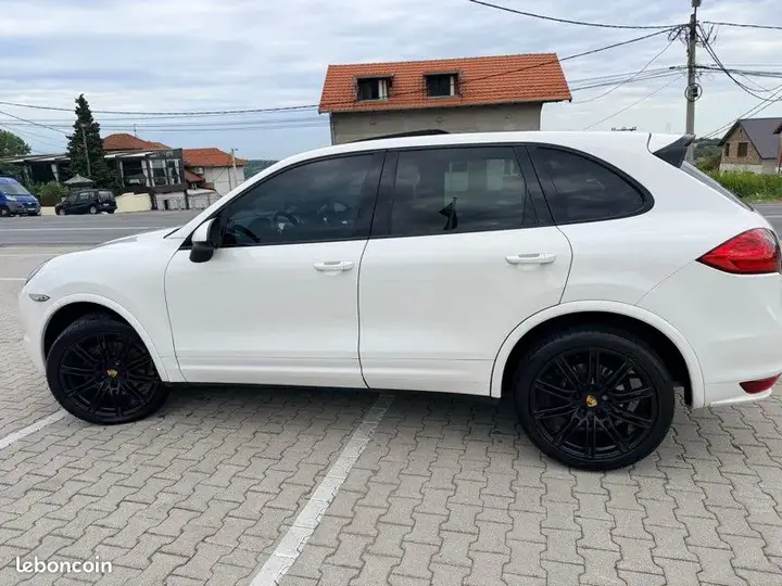 Porsche Cayenne 2010 photo 5
