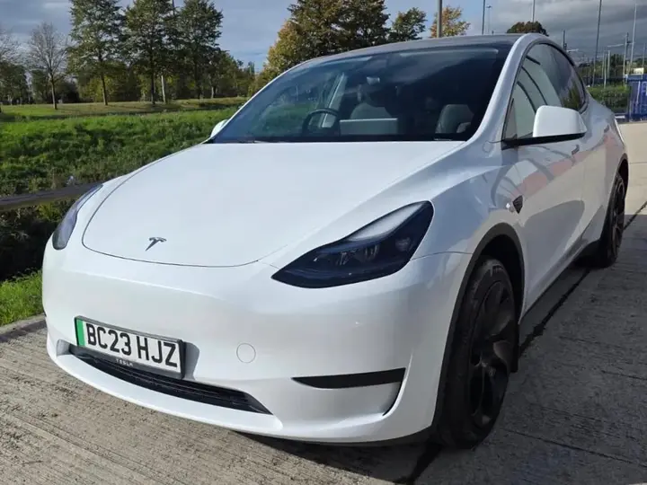 Tesla Model Y 2023 photo 2