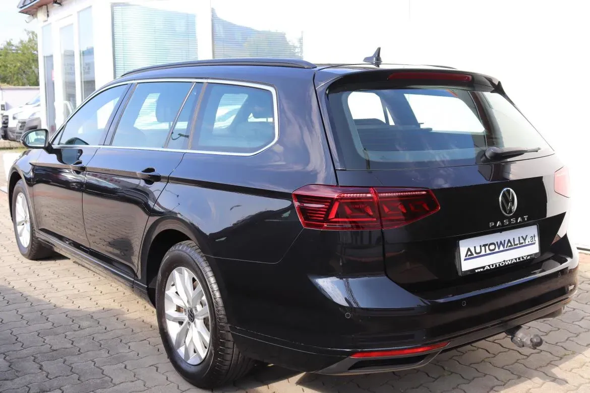 Volkswagen Passat 2022 photo 2
