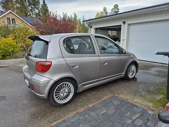 Toyota Yaris 2004 photo 3