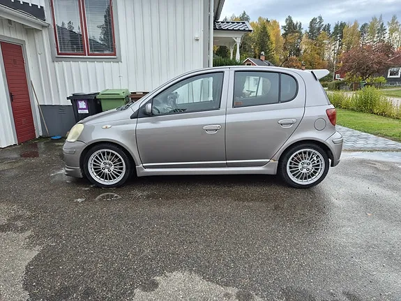 Toyota Yaris 2004 photo 5