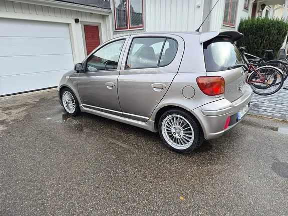 Toyota Yaris 2004 photo 4