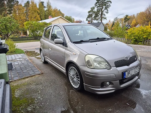 Toyota Yaris 2004 photo 2