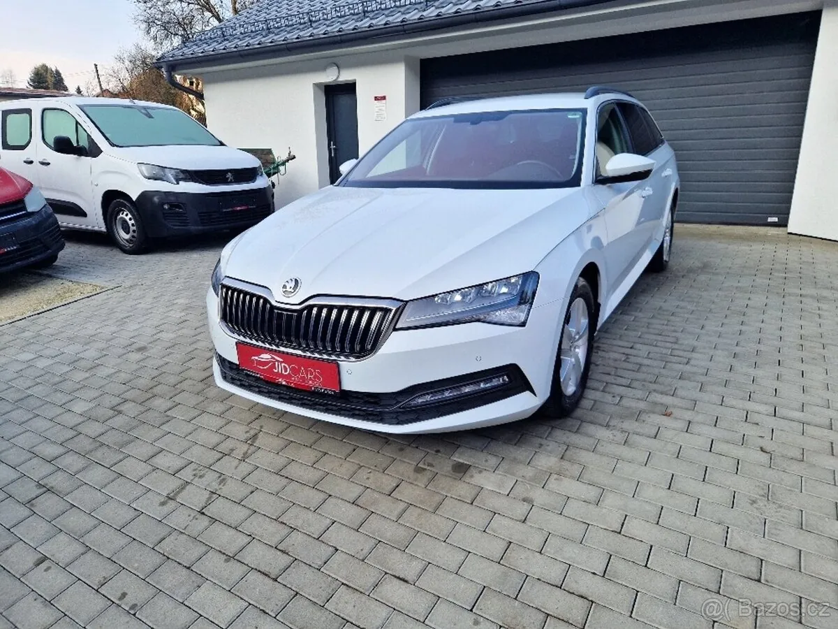 Skoda Superb 2022 photo 2