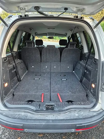 Ford Galaxy 2013 photo 4