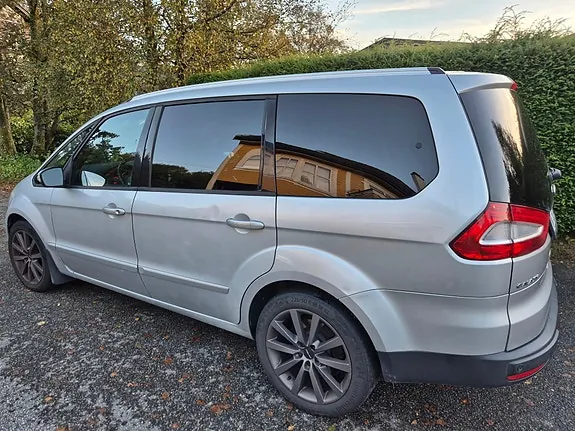 Ford Galaxy 2013 photo 2