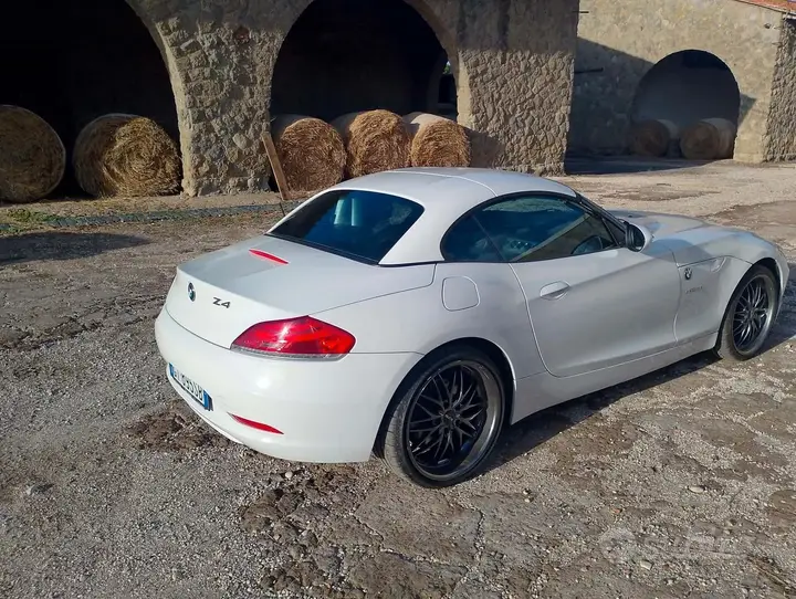 BMW Z4 2010 photo 2