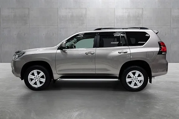 Toyota Land Cruiser 2023 photo 2