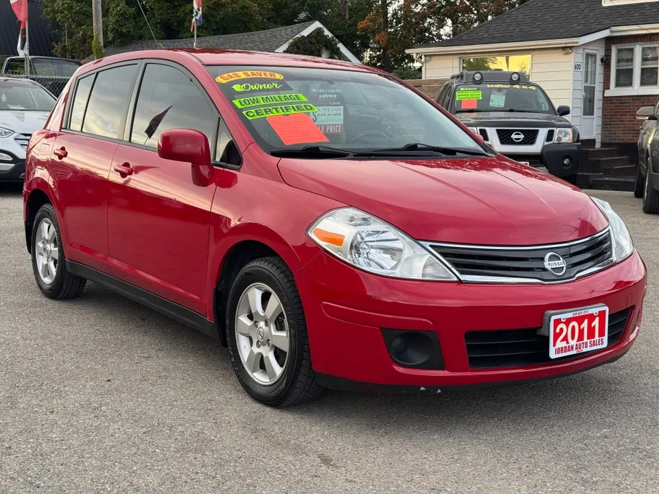 Nissan Versa 2011 photo 2