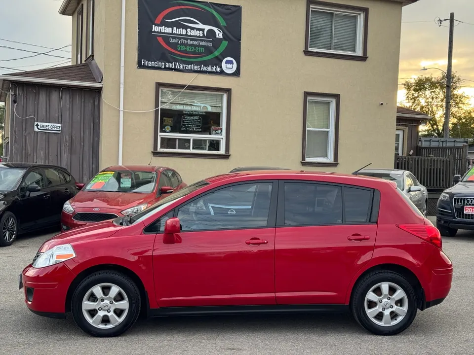 Nissan Versa 2011 photo 4