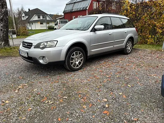 Subaru Outback 2004 photo 2