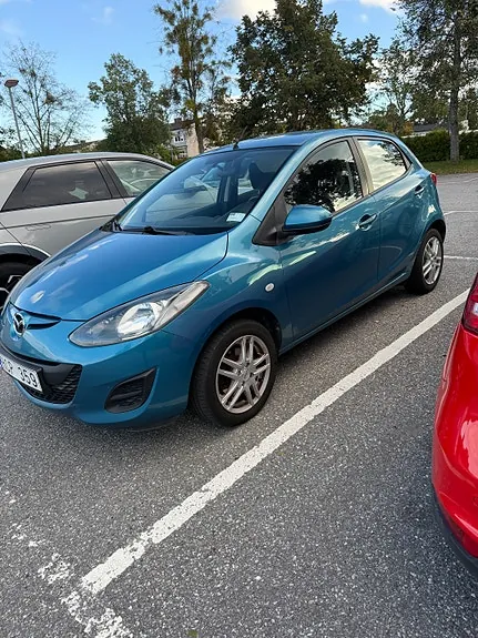 Mazda 2 2011 photo 2