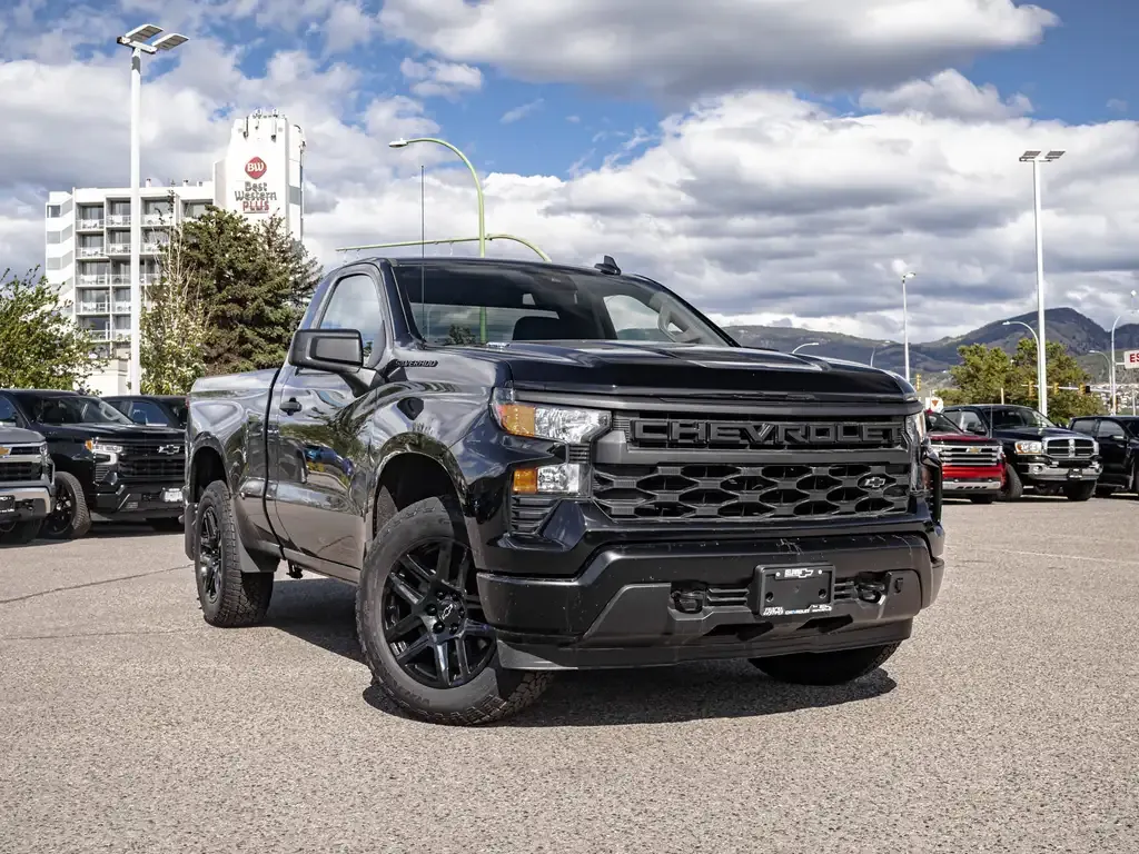 Chevrolet Silverado 1500 2025 photo 2