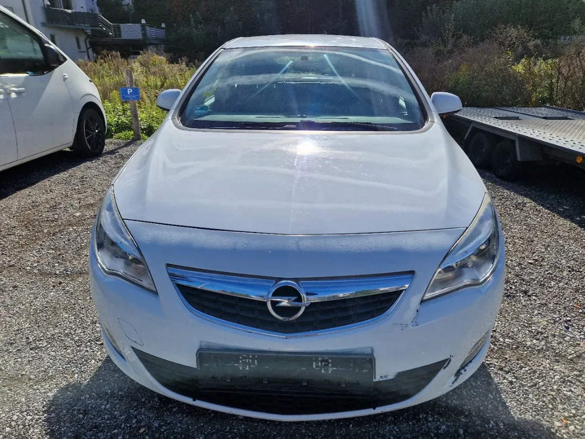 Opel Astra 2012 photo 3