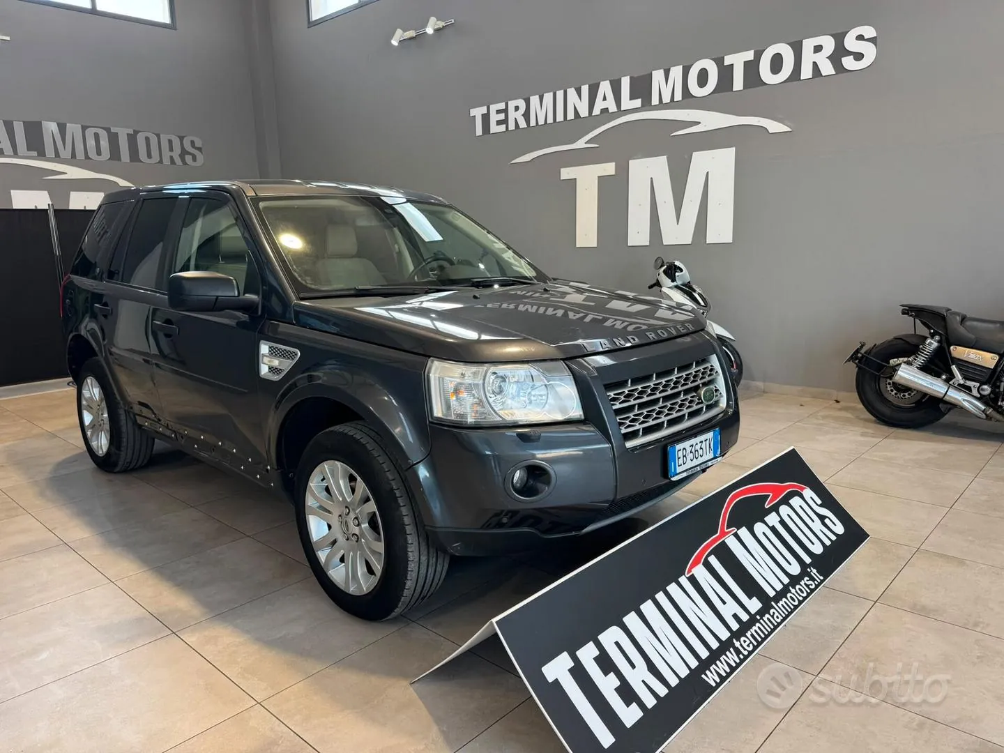 Land Rover Freelander 2010 photo 2