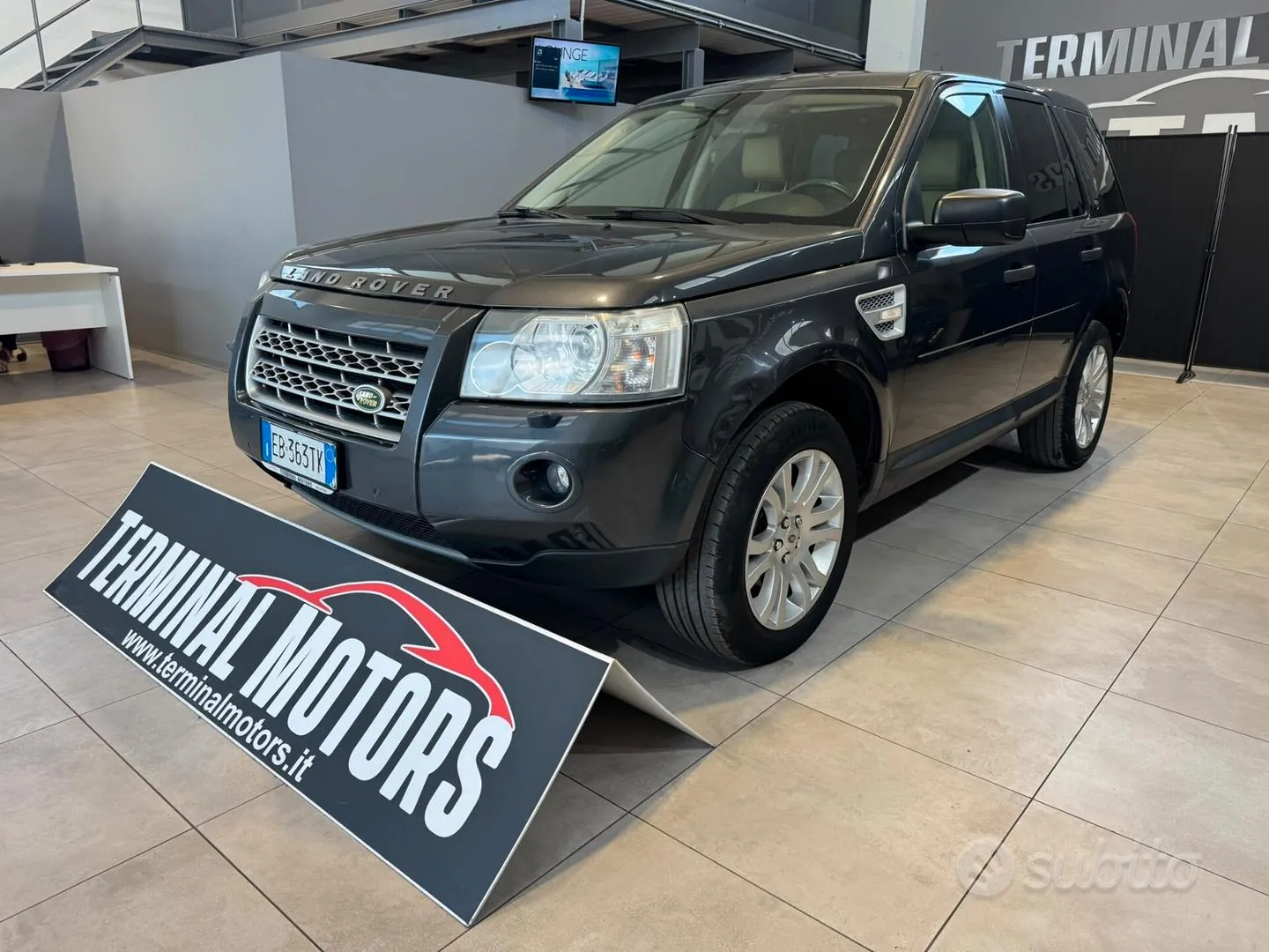 Land Rover Freelander 2010 photo 3