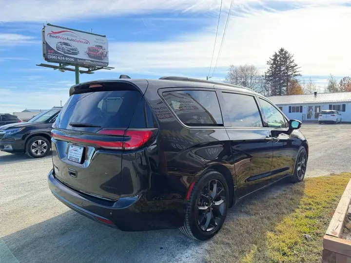 Chrysler Pacifica 2025 photo 5