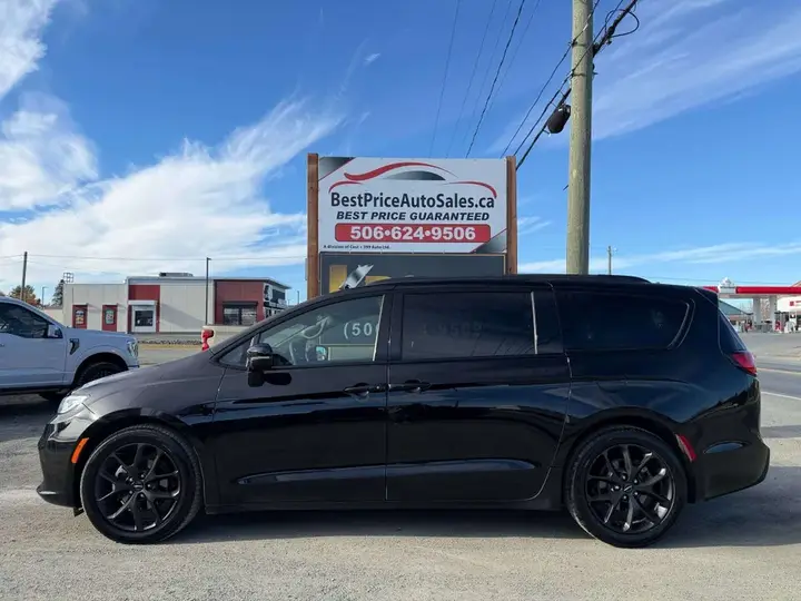 Chrysler Pacifica 2025 photo 2
