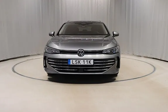 Volkswagen Passat 2025 photo 2
