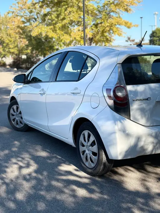 Toyota Prius C 2012 photo 4