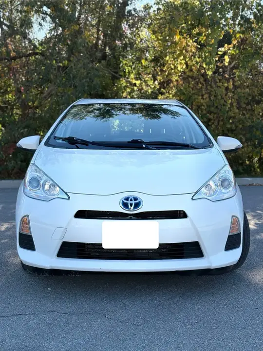 Toyota Prius C 2012 photo 2