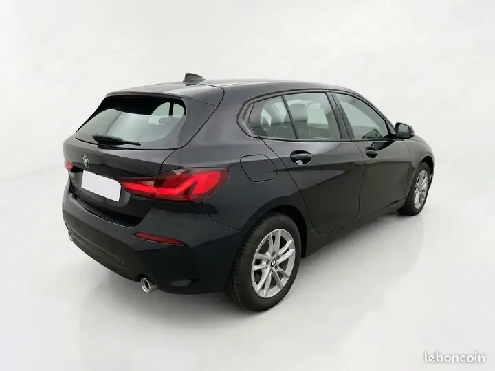 BMW 1 Series 2023 photo 2