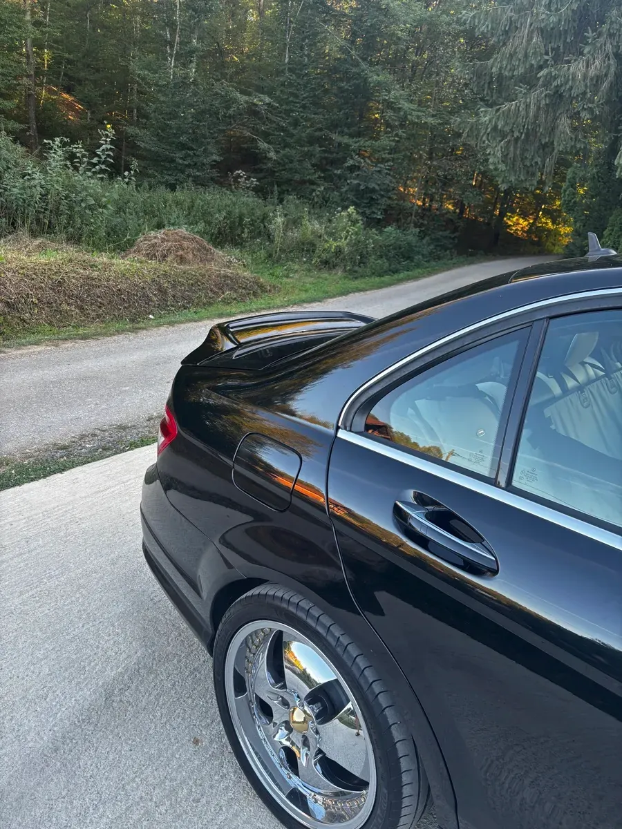 Mercedes-Benz C-Class 2011 photo 3