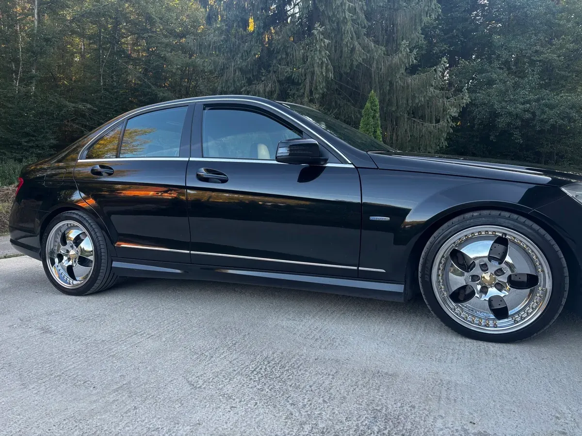 Mercedes-Benz C-Class 2011 photo 2