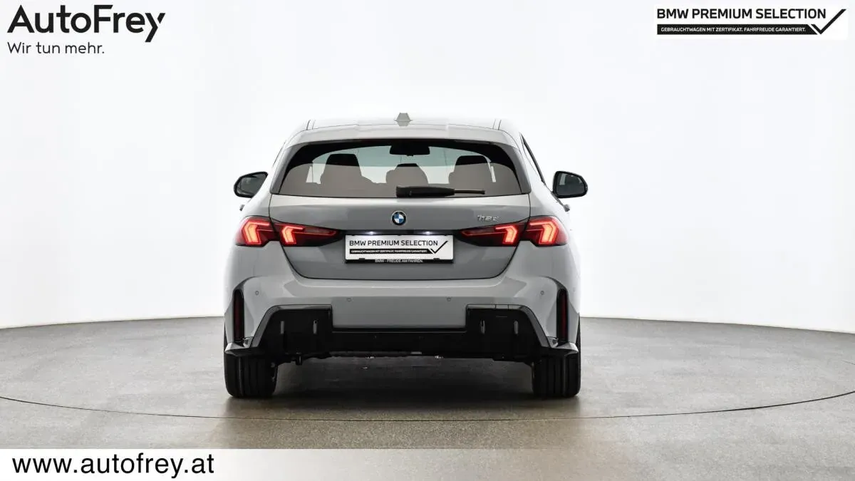 BMW 1 Series 2025 photo 2