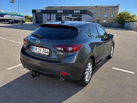 Mazda 3 2016 photo 3