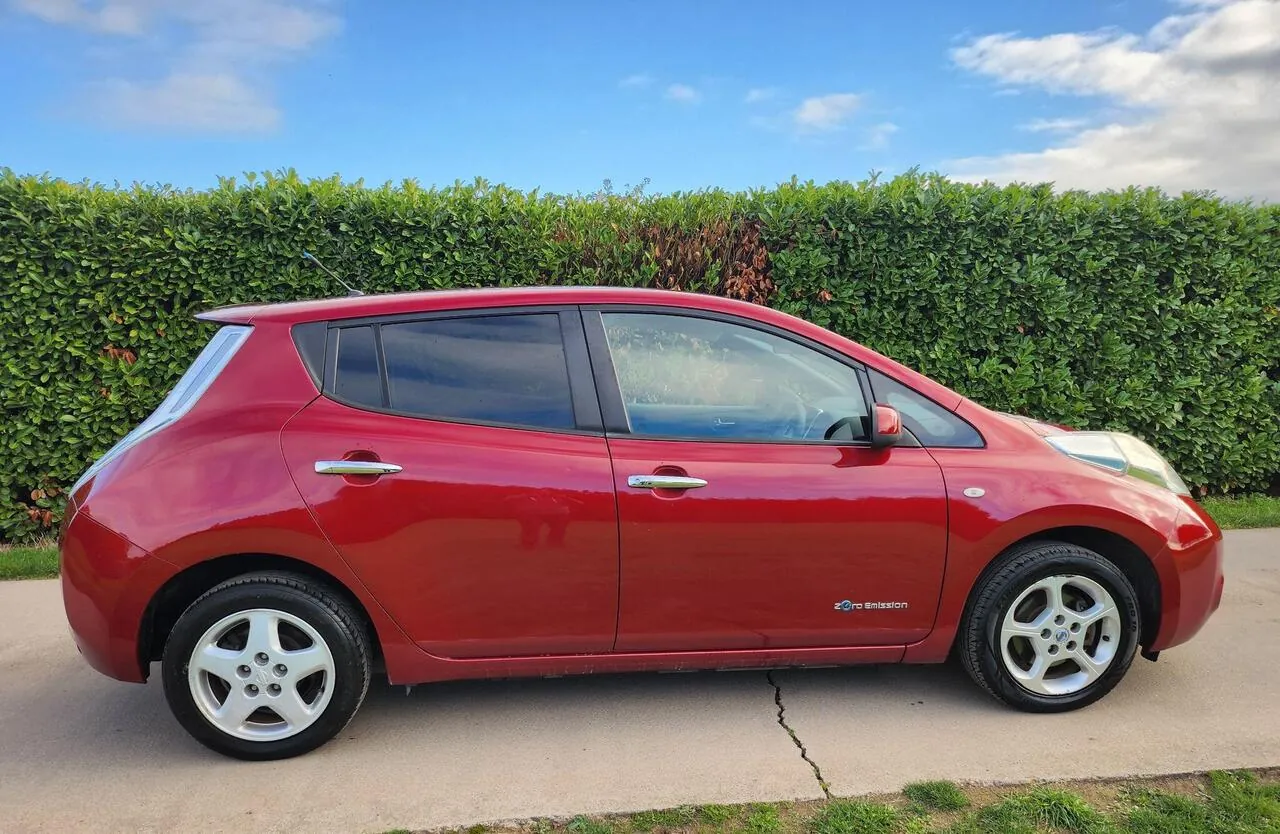 Nissan Leaf 2014 photo 2