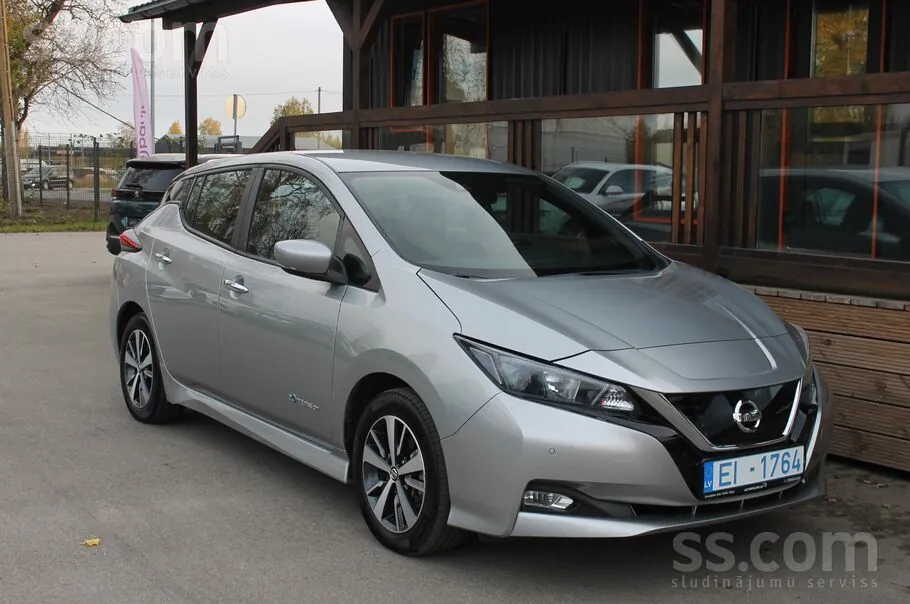 Nissan Leaf 2018 photo 2