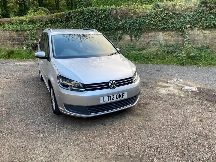 Volkswagen Touran 2012 photo 2