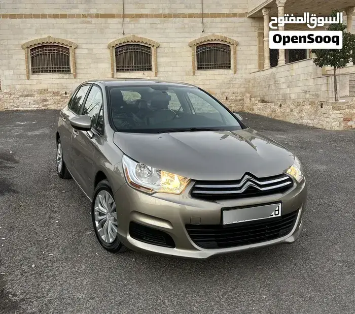 Citroen C4 2012 photo 2