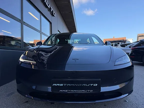Tesla Model 3 2026 photo 3