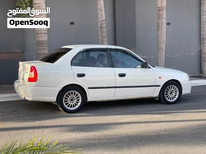 Hyundai Accent 2002 photo 3