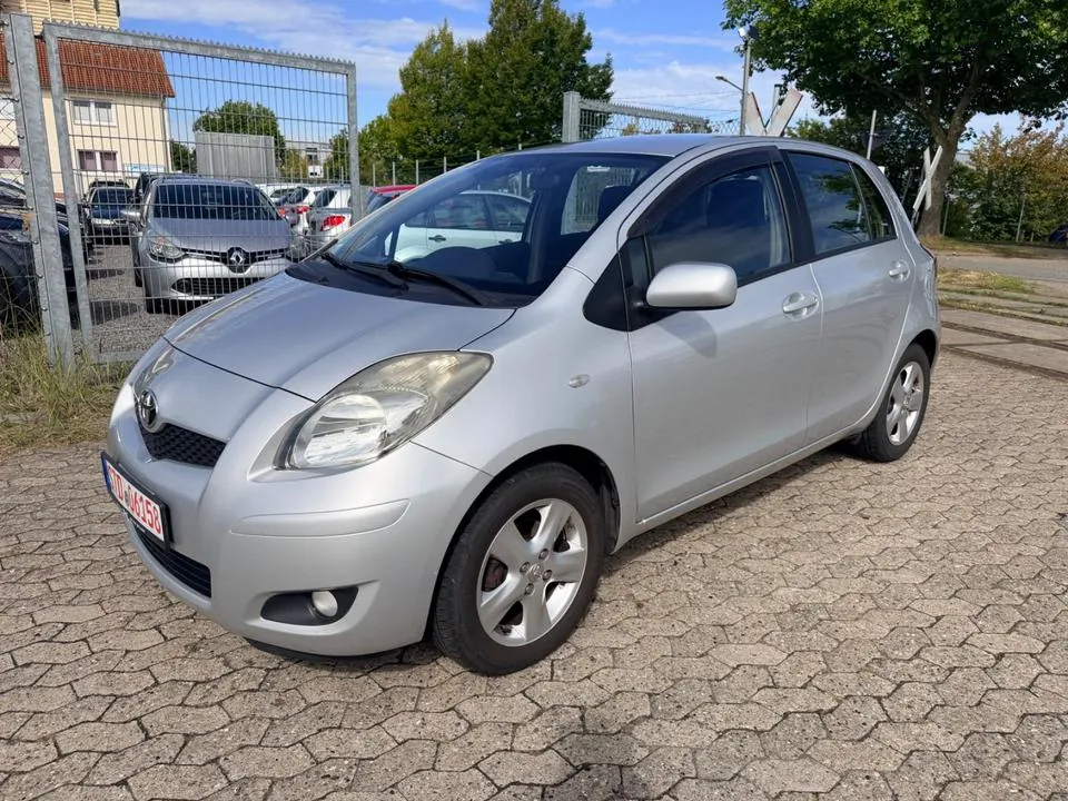 Toyota Yaris Life