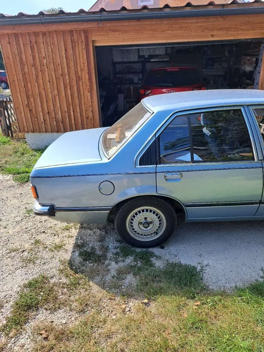 Opel Rekord E1 1979 photo 3