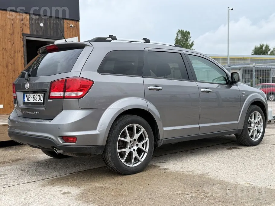 Fiat Freemont 2012 photo 2