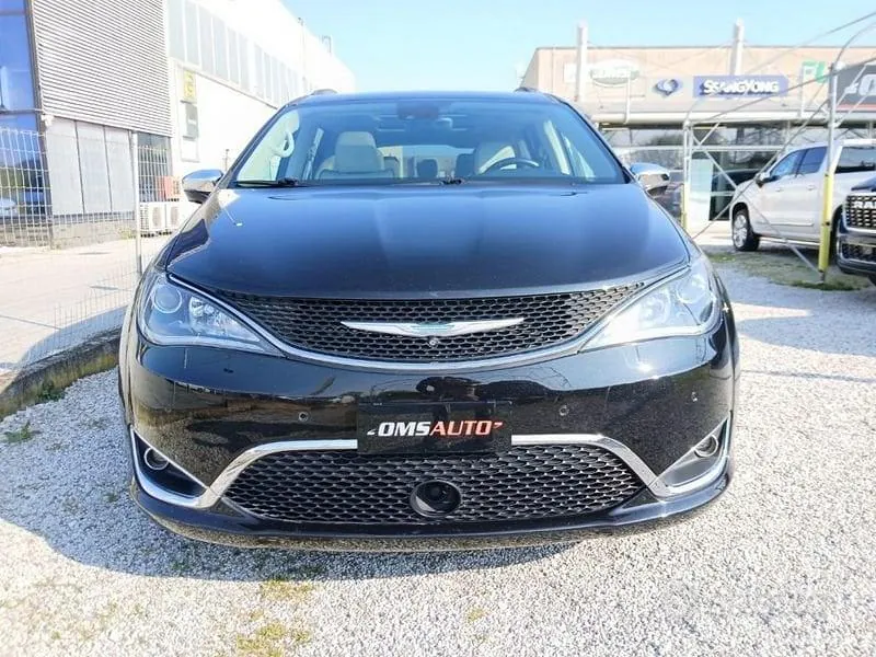 Chrysler Pacifica 2018 photo 3