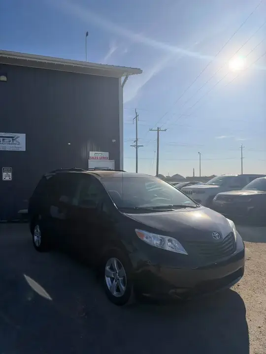 Toyota Sienna 2014 photo 2