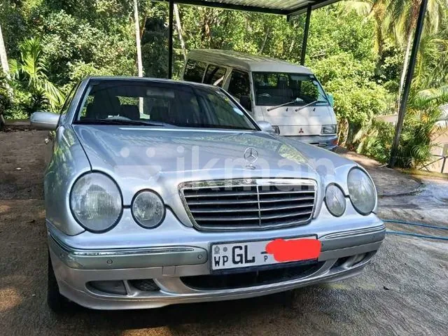 Mercedes-Benz E200 2001 photo 2