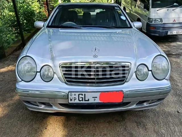 Mercedes-Benz E200