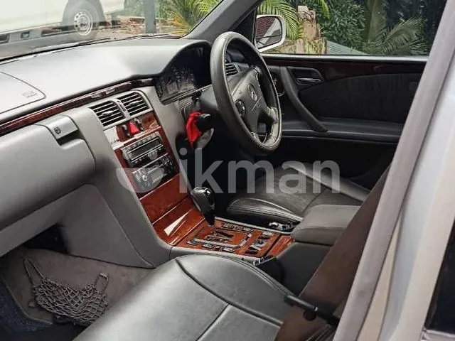 Mercedes-Benz E200 2001 photo 3