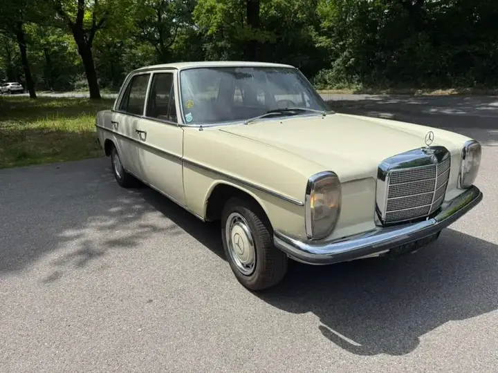 Mercedes-Benz 220 D 1968 photo 2