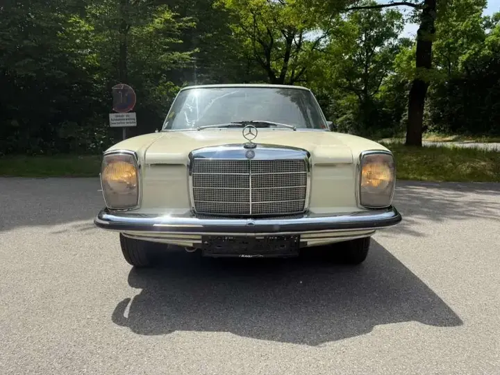 Mercedes-Benz 220 D