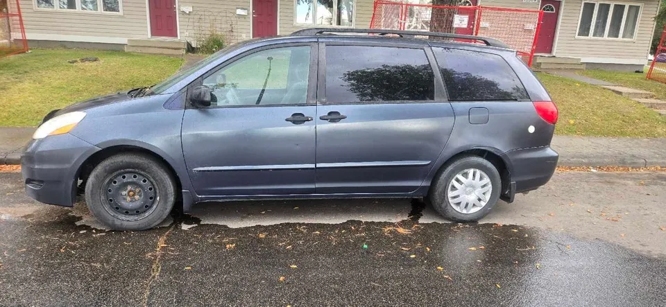 Toyota Sienna 2006 photo 2